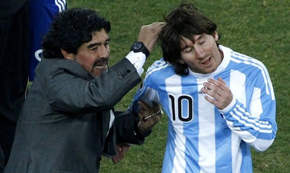 D.Maradona sveikina L.Messi