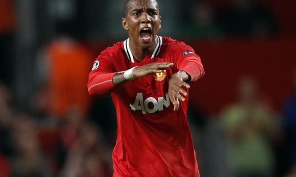 „Manchester United“ saugas Ashley Youngas