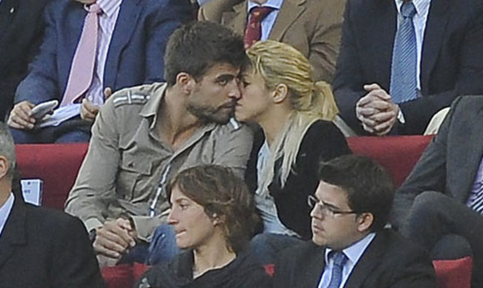 Shakira su futbolo žaidėju Gerardu Pique