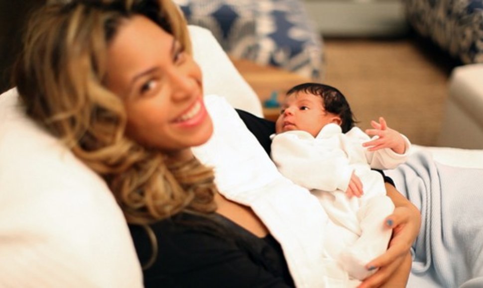 Beyonce su dukrele Blue Ivy Carter 