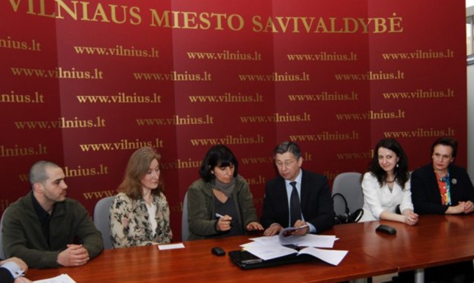 Vilniaus miesto savivaldybė pagaliau pasirašė sutartį su gyvūnų apsaugos fondu „Vier Pfoten“ dėl gyvūnų vakcinacijos ir sterilizavimo.