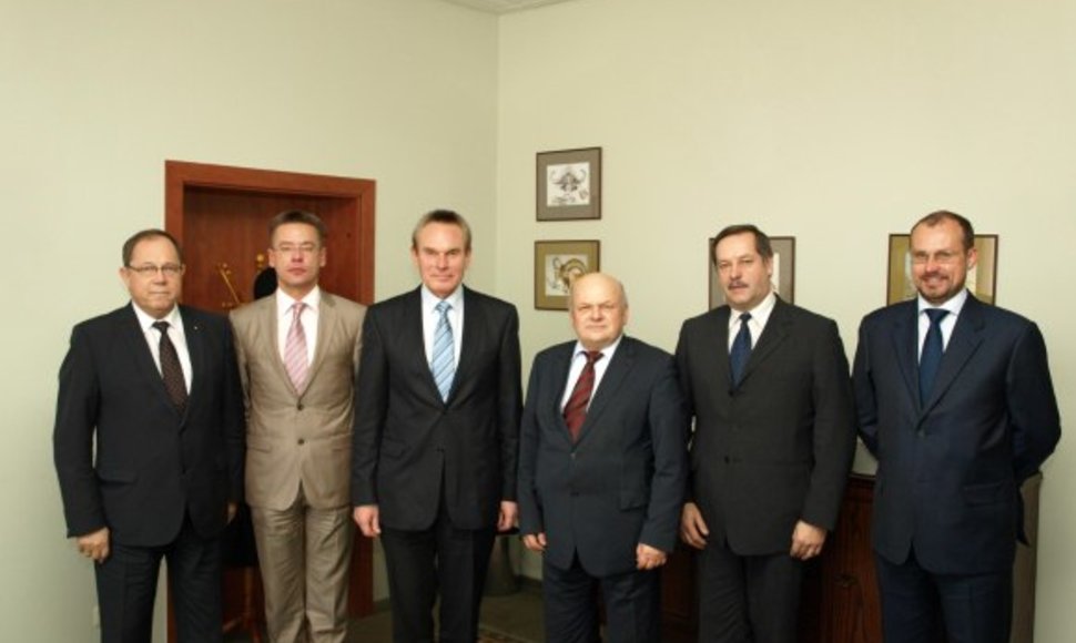A.Zaremba yra  Lietuvos elektros energijos gamintojų asociacijos prezidentas (nuotraukoje – trečias iš kairės)