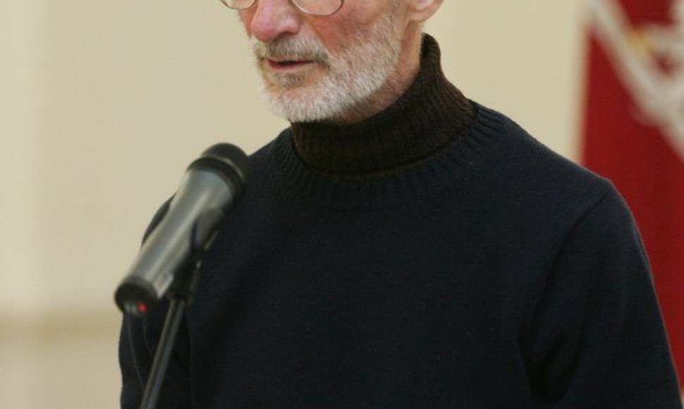 A.Andriuškevičius yra apdovanotas ir Nacionaline kultūros ir meno premija.
