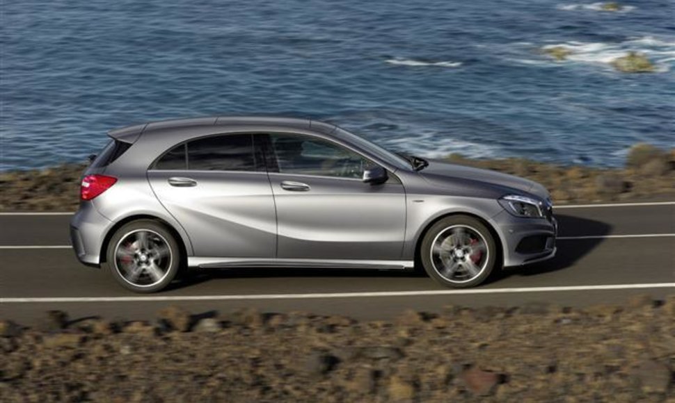 Naujas „Mercedes-Benz“ A klasės hečbekas