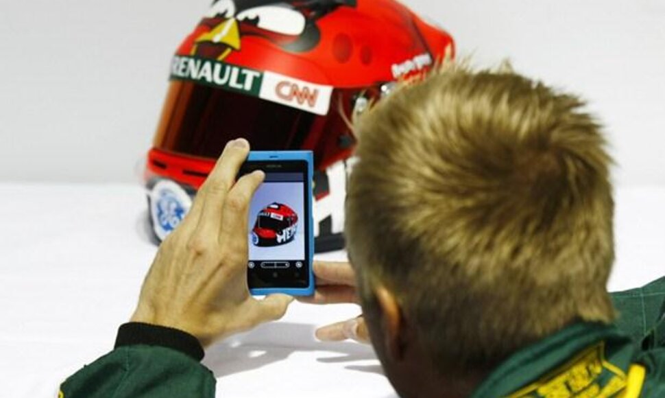 „Angry Birds“ išmargintas Heikki Kovalaineno šalmas