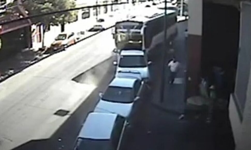 Autobusas avarijoje