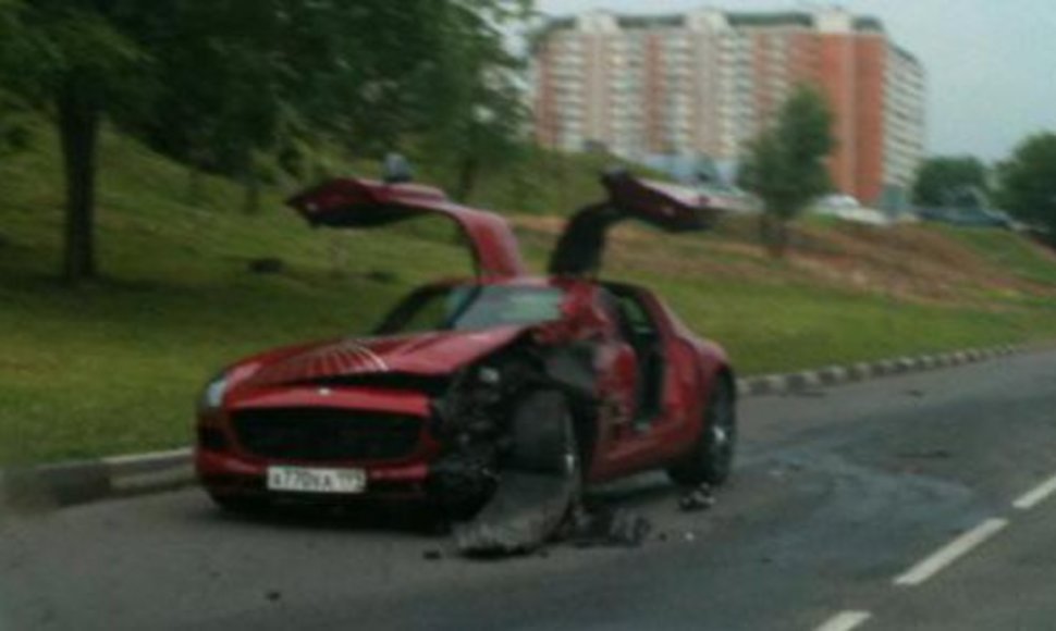 Maskvoje sudaužytas „Mercedes Benz SLS AMG"
