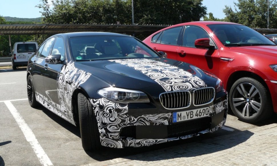 Paparacų užfiksuotas BMW M5