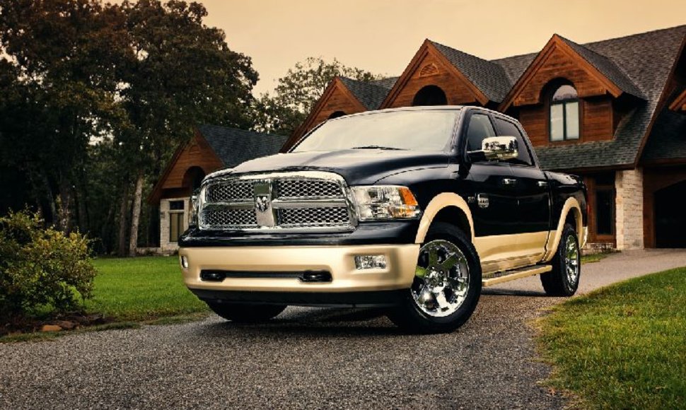 „Dodge Ram Laramie Longhorn“ negalioja ekologijos standartai