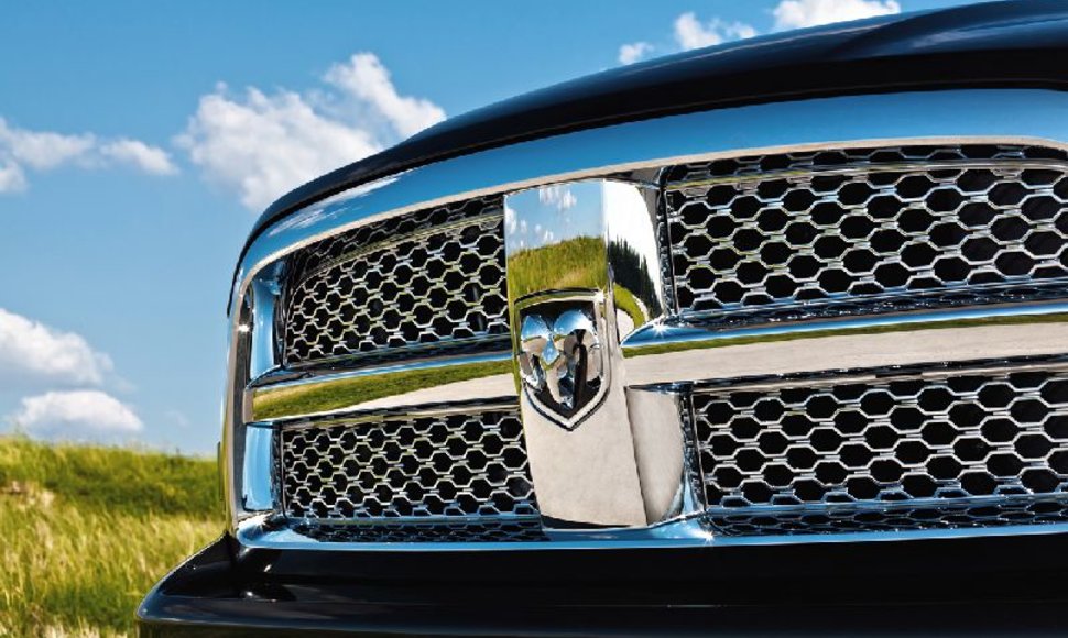 „Dodge Ram Laramie Longhorn“ negalioja ekologijos standartai