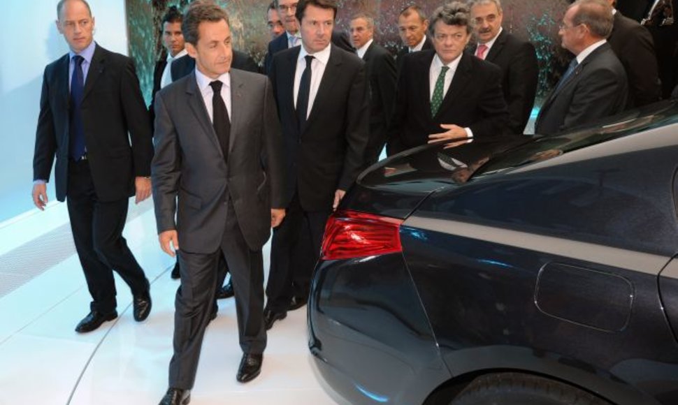 Nicolas Sarkozy apsilankė Paryžiaus automobilių parodoje