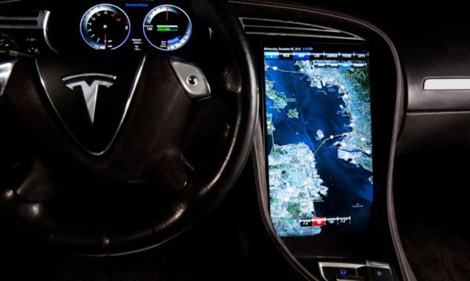 „Tesla Model S“ turės 17 colių ekraną!