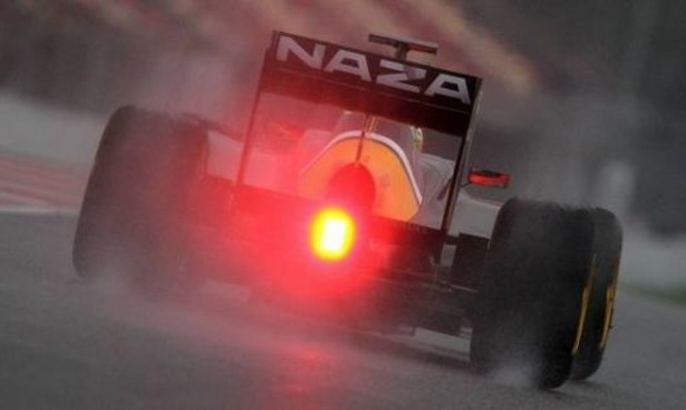 Dirbtinio lietaus idėja „Formulės-1“ lenktynėse