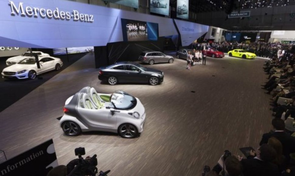 Mercedes-Benz stendas Ženevos automobilių parodoje
