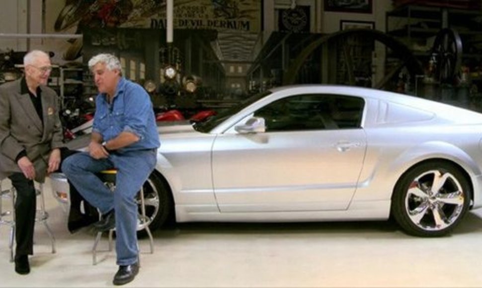 Į Jayaus Leno garažą užsuko legendinio „Ford Mustang“ kūrėjas