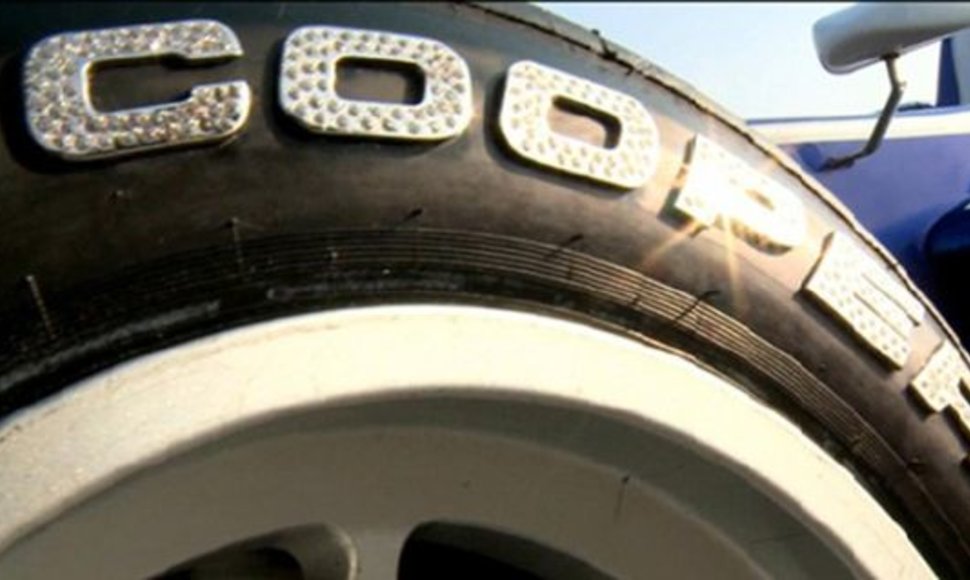 „Cooper Tires“ padangos inkrustuotos „Swarovski“ deimantais