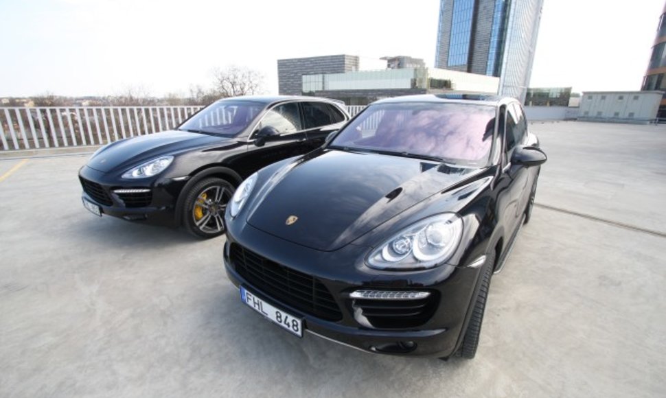 Du „Porsche Cayenne Turbo“ - kiekvienas po 500 AG