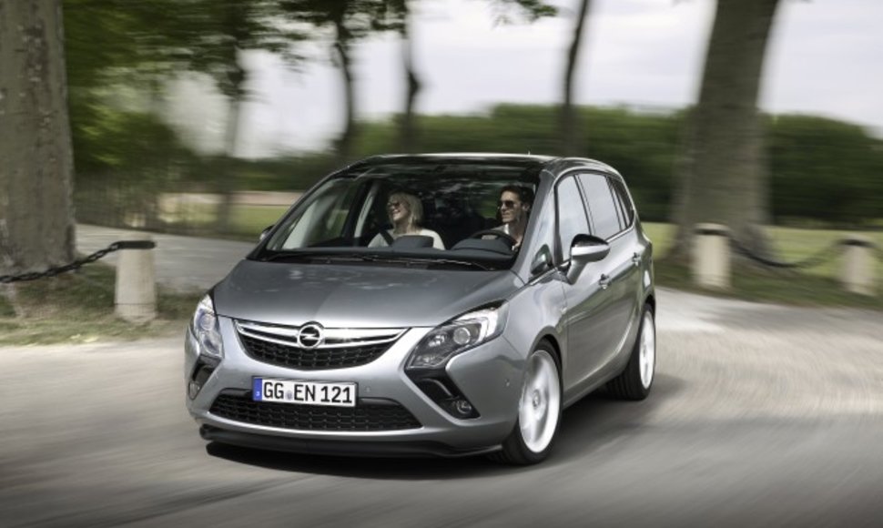 „Opel Zafira Tourer“ bus gaminama greta klasikinės „Zafira“