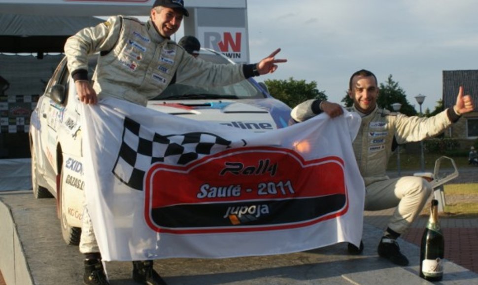 2011 m. „Saulės ralio“ nugalėtojai - Vytauto Švedo ir Žilvino Sakalausko ekipažas