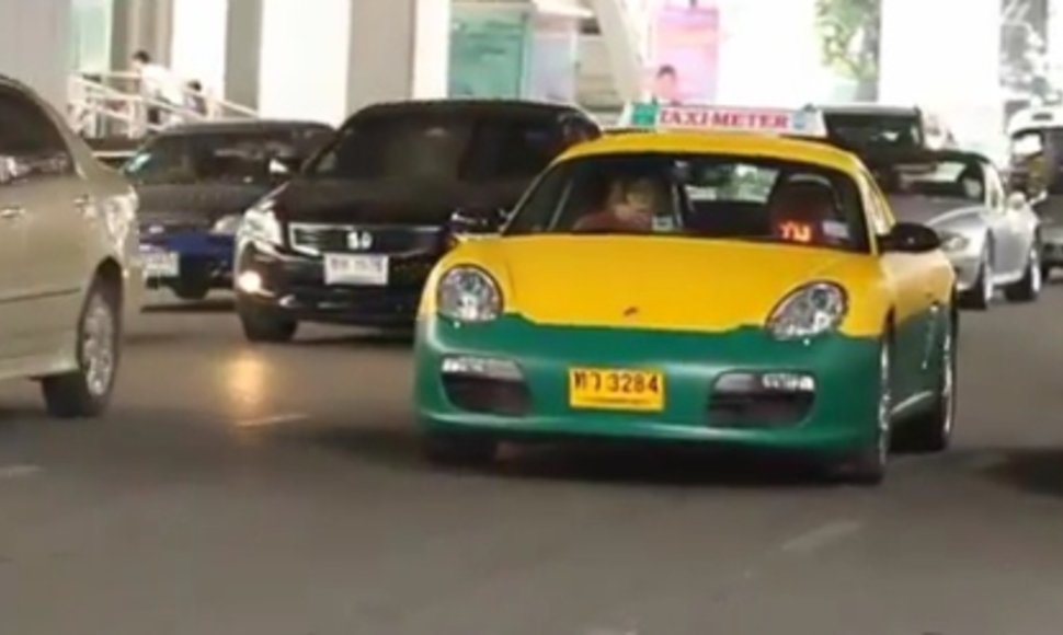 Bankoke pasirodė „Porsche Boxster“ taksi automobilis