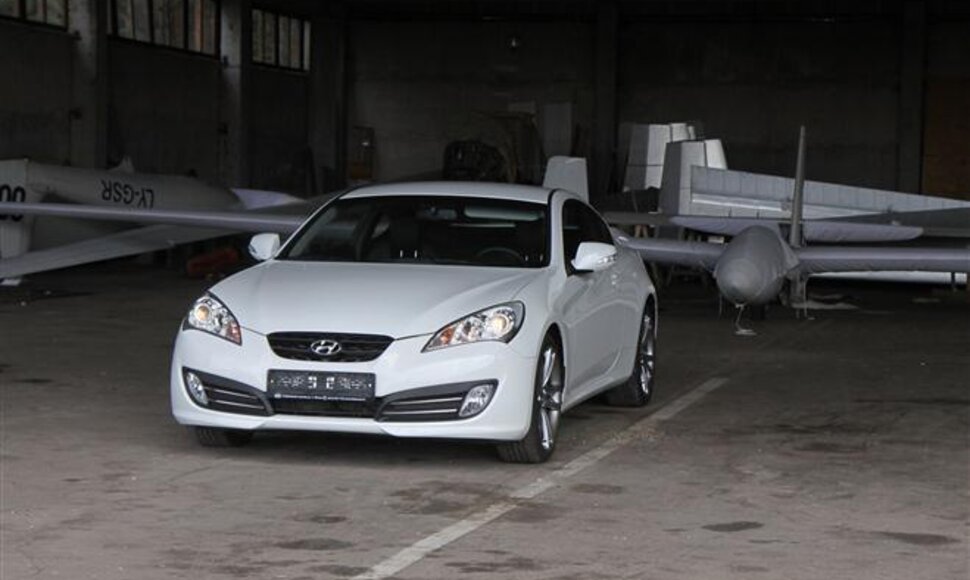„Hyundai Genesis Coupe“