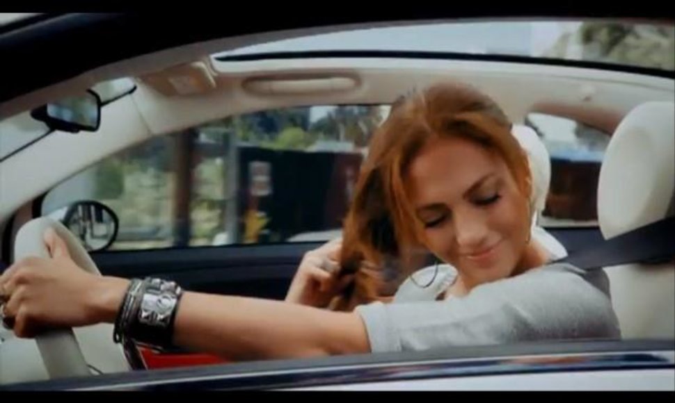 Jenifer Lopez „Fiat 500“ reklamoje