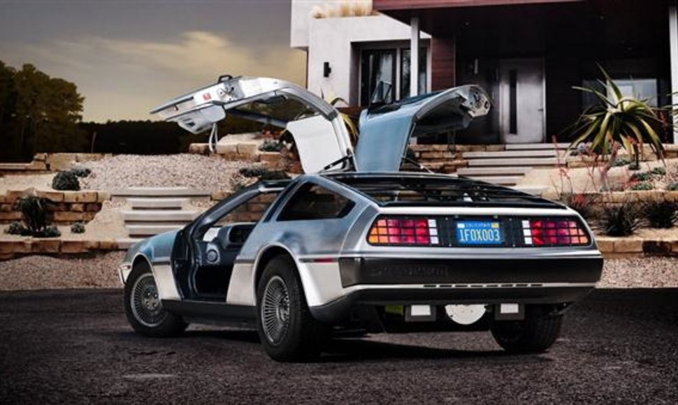 Elektra varomas „DeLorean“ – prekyboje 2013-aisiais