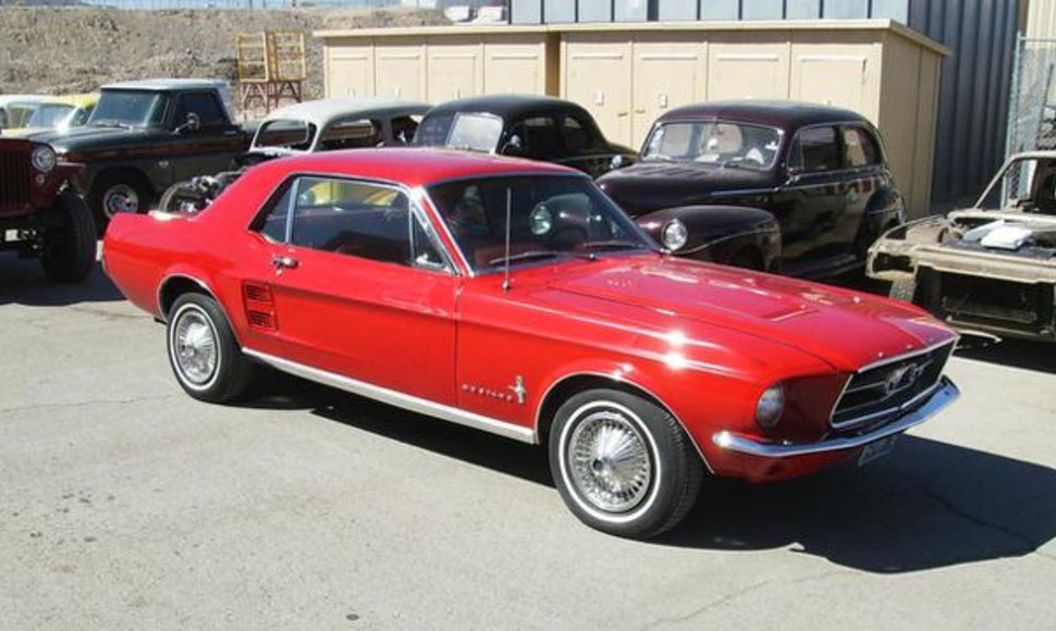 „Ford Mustang“ bus restauruojamas Nevados kalėjime