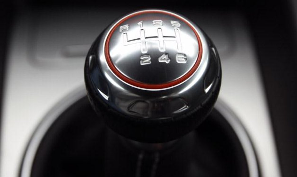 „Audi TT RS“ pavarų perjungimo svirtis