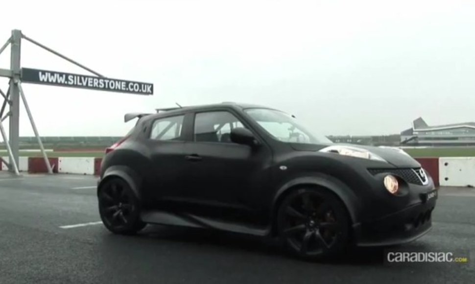 „Nissan Juke-R“ Silverstouno trasoje