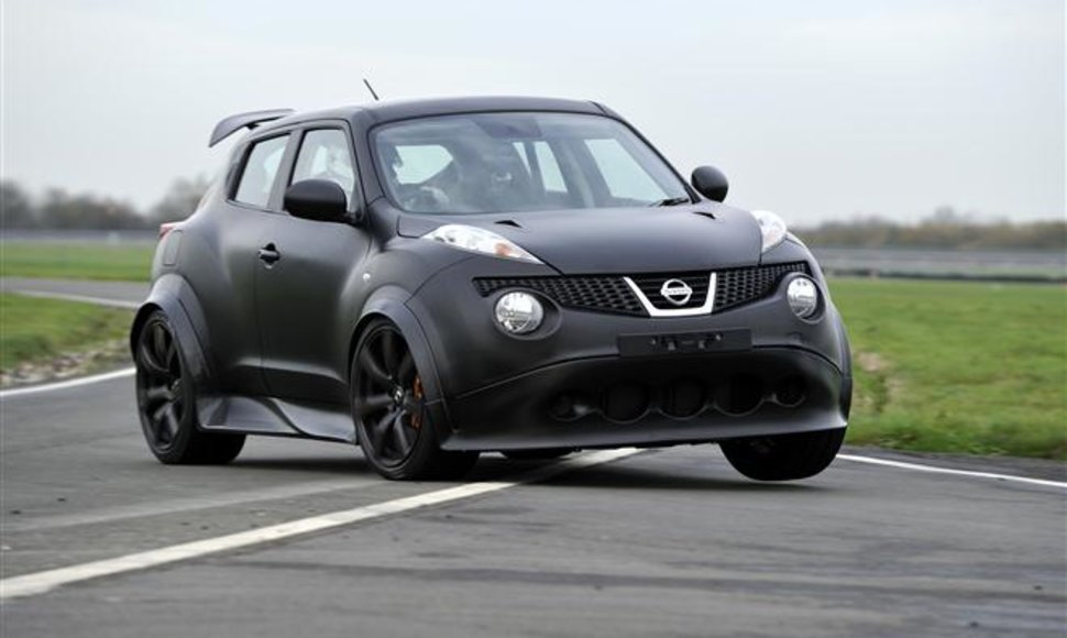 „Nissan Juke-R“ bandymai trasoje