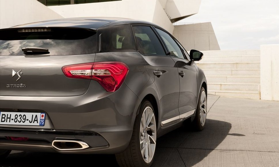 Citroen-DS5-2012-widescreen-16