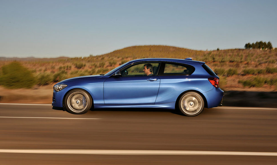 320 AG M135i – galingiausias 1 serijos BMW