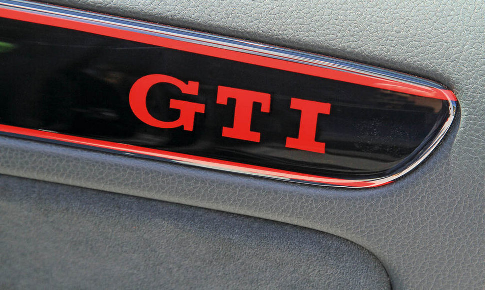 „Volkswagen Golf GTI Black Dynamic“ – tai tik 360 AG koncepcija