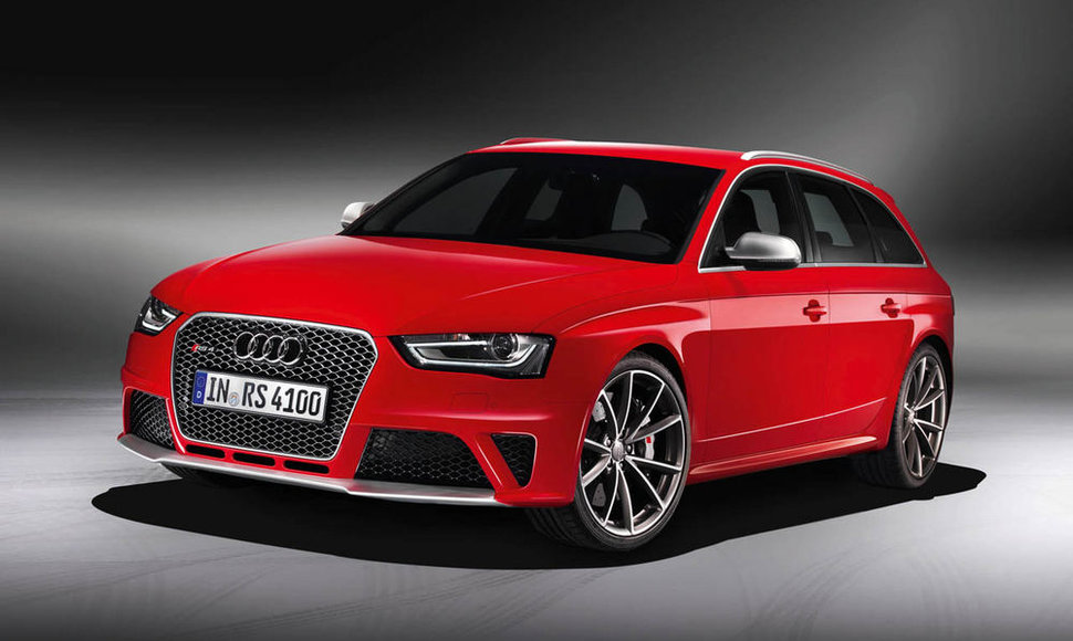 Naujasis „Audi RS4“ universalas – su 450 AG