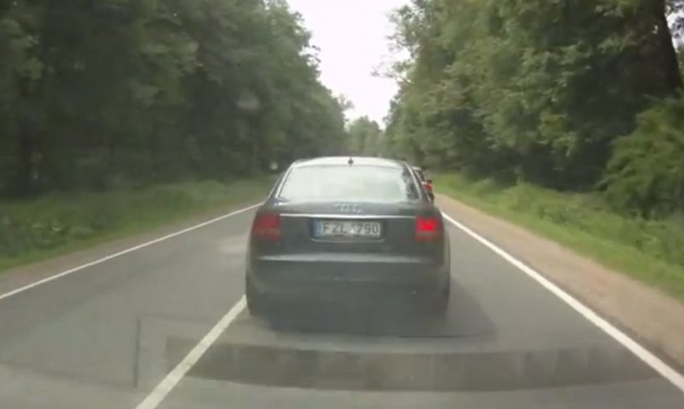 Pavojingai važiavęs „Audi“