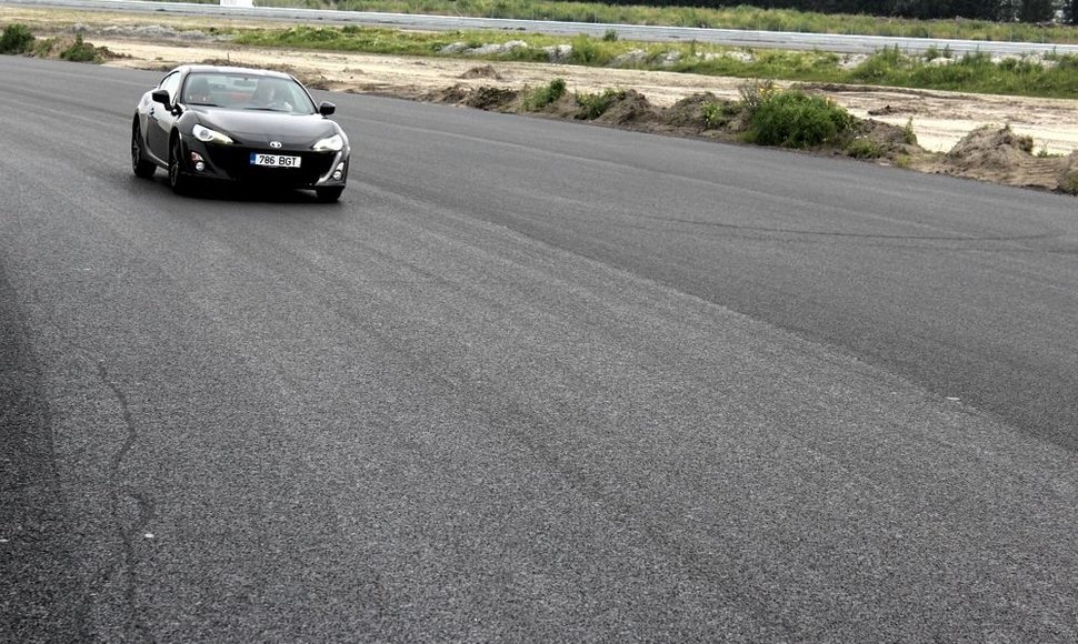 „Toyota GT86“ testai Parnu lenktynių trasoje