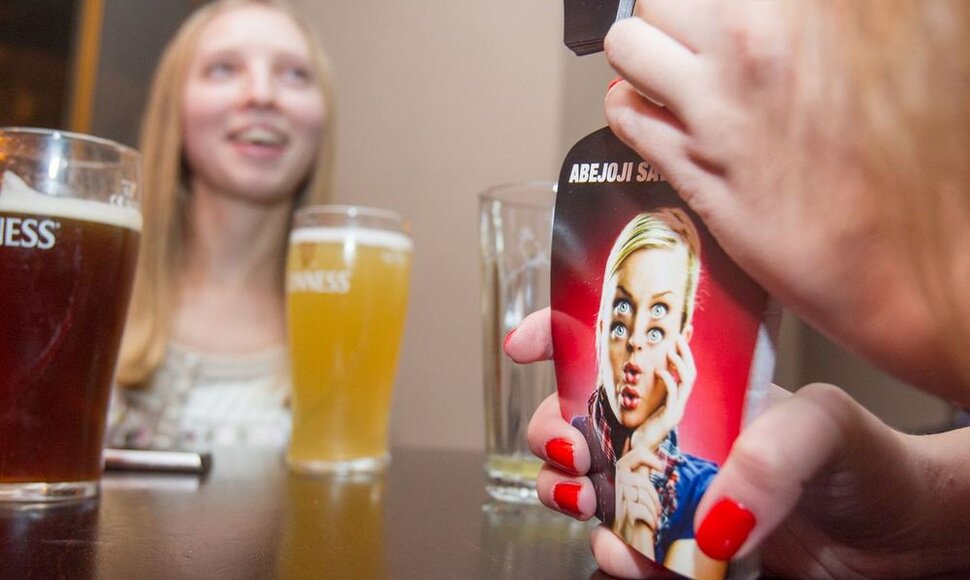 Baruose buvo nemokamai dalinami alkotesteriai
