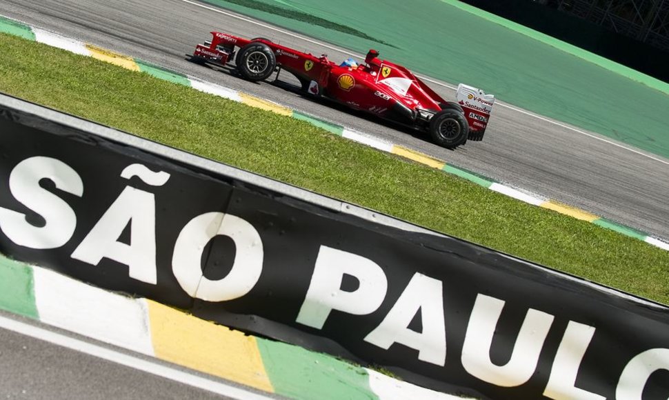 Fernando Alonso pilotuojamas „Ferrari“ bolidas