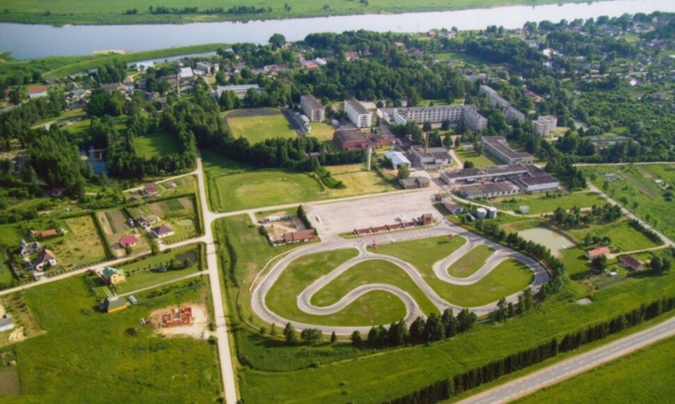 Smalininkų kartingo trasa i&scaron; Pauk&scaron;čio skrydžio