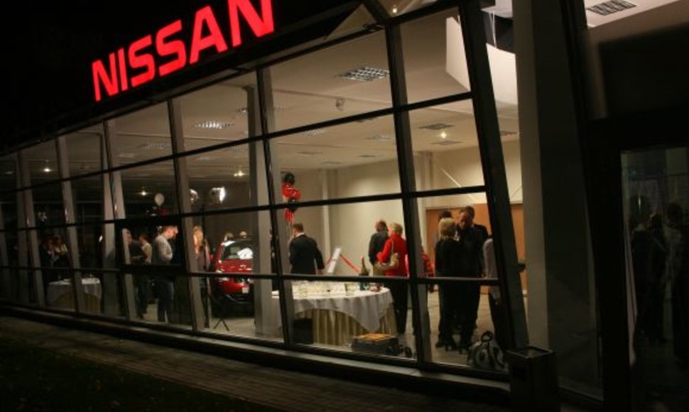 „Nissan“ salono atidarymo akimirka