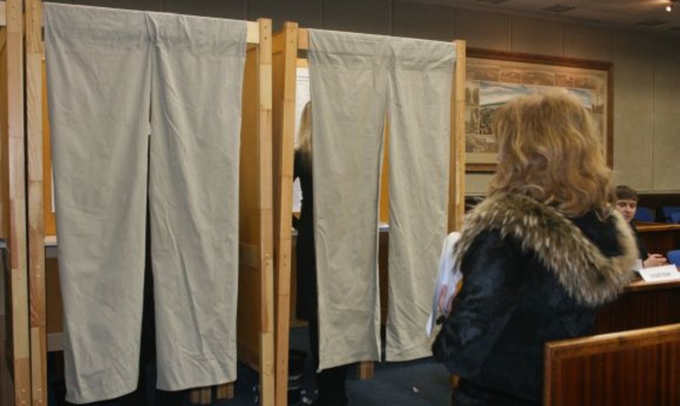 Taip trečiadienį atrodė išankstinio balsavimo kabinos Klaipėdos savivaldybėje. 