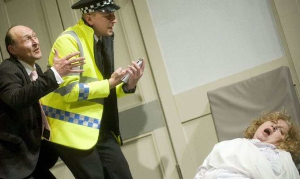 Spektaklio veiksmas vykstas vienoje iš Anglijos ligoninių, kur prieš Kalėdas užverda tikras chaosas. 