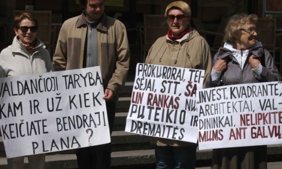 Piketuotojai piktinosi valdžios aplaidumu keičiant bendrąjį planą.
