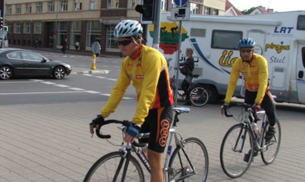 M.Puluikis ir R.Balandis Lietuvą dviračiais apvažiavo per 69 valandas. 
