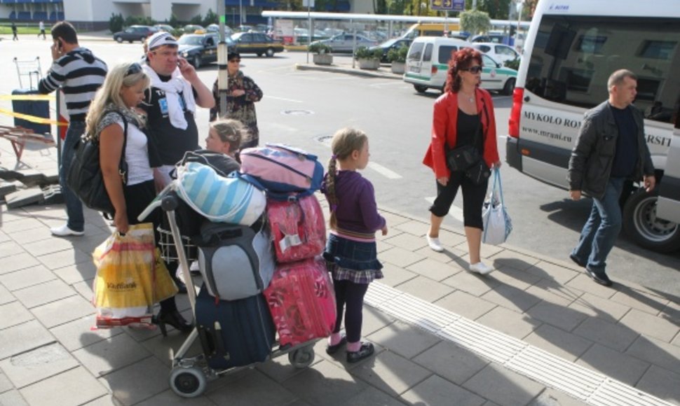 Kartu su vyru ir dviem mažamečiais vaikais į Turkiją skridusi Tatjana pasakojo, kad šeima Turkijoje turėjo atostogauti dar savaitę.