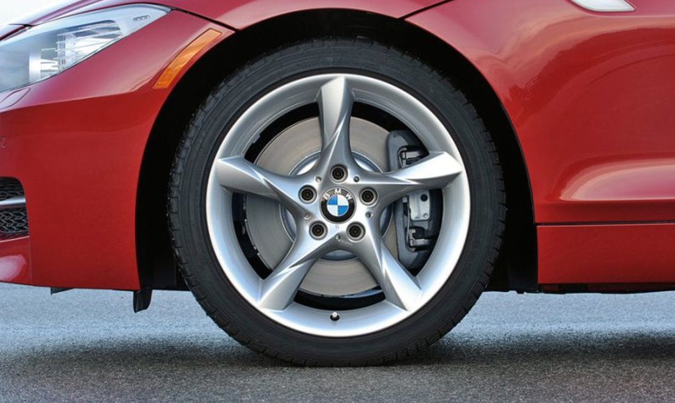 Priekiniais ratais varomas BMW taps realybe
