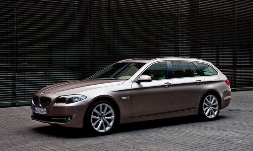Naujasis BMW 5 universalas – elegancija ir įvairiapusiškumas