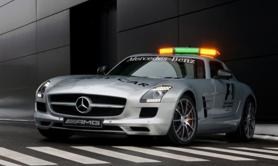 „Mercedes-Benz SLS AMG“ taps naujuoju F-1 saugos automobiliu