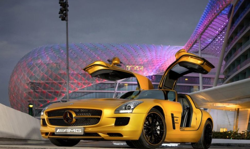 Auksinis „Mercedes-Benz SLS AMG“ – arabų dėmesiui